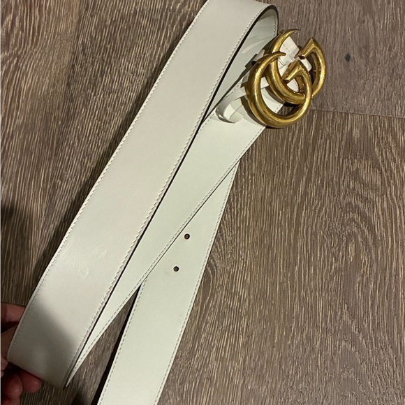 Gucci Ivory Belt with Golden GG Buckle - Picture 5 of 6